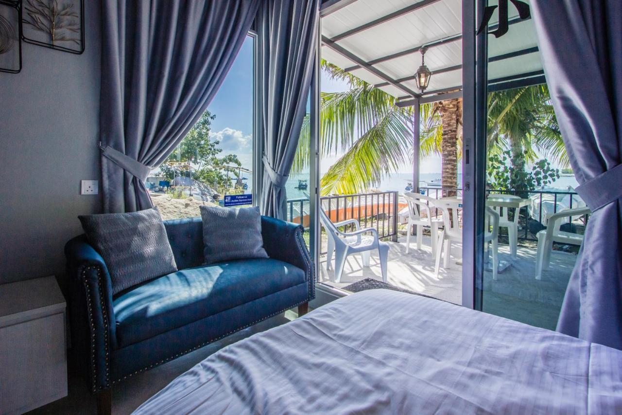 Beachboy Chalet By The Beach Bukit Lada Dış mekan fotoğraf